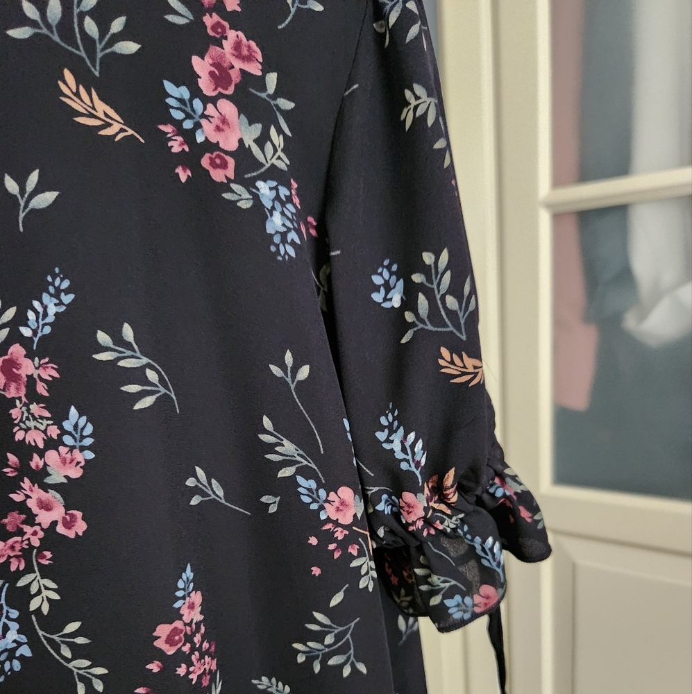 Floral Print Black Blouse - Picture 5 of 6